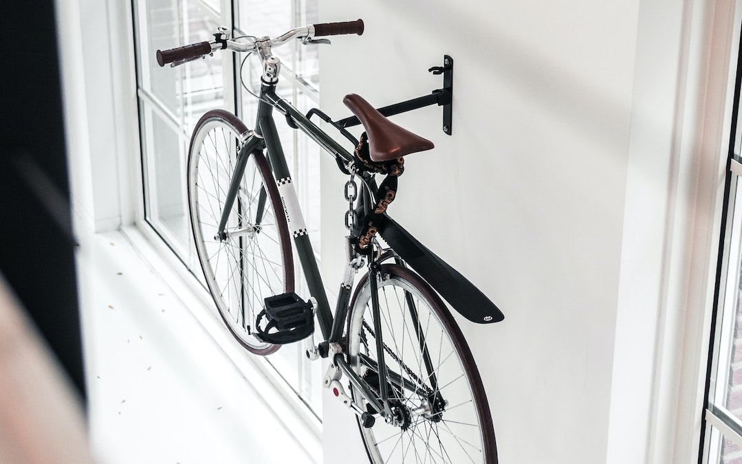 Charles Daily klappbare Metall Fahrradhalterung Wand - Fahrradaufhängung  Wand - platzsparende Rennrad Wandhalterung für die Garage und Wohnung mit